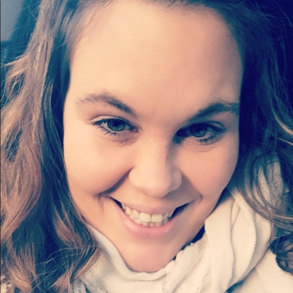 Meet your Posher, Britney - Picture 1 of 1